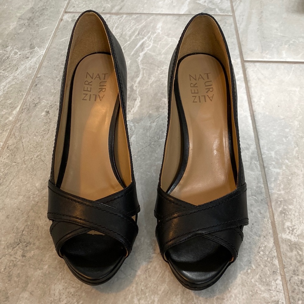 7.5M Black Naturalizer Heels